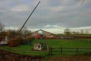 Bouw binnenrijhal - vanaf dijk